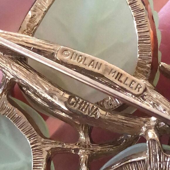 Nolan Miller Large rose pin faux Jade and coral  - Picture 4 of 6